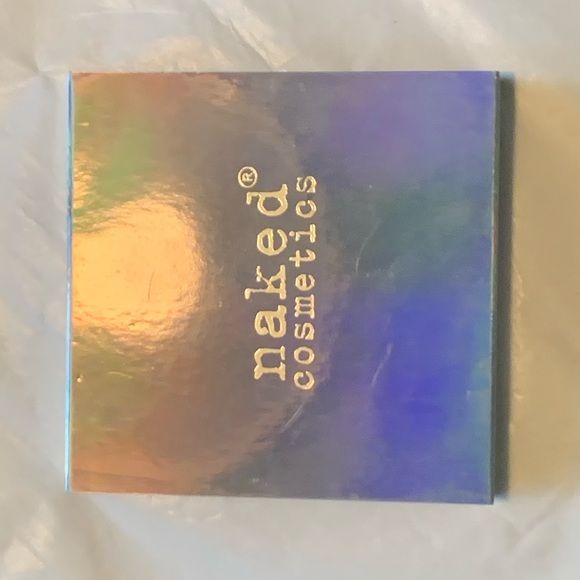 Naked Cosmetics: Holographic Highlighter Palette - Picture 3 of 3